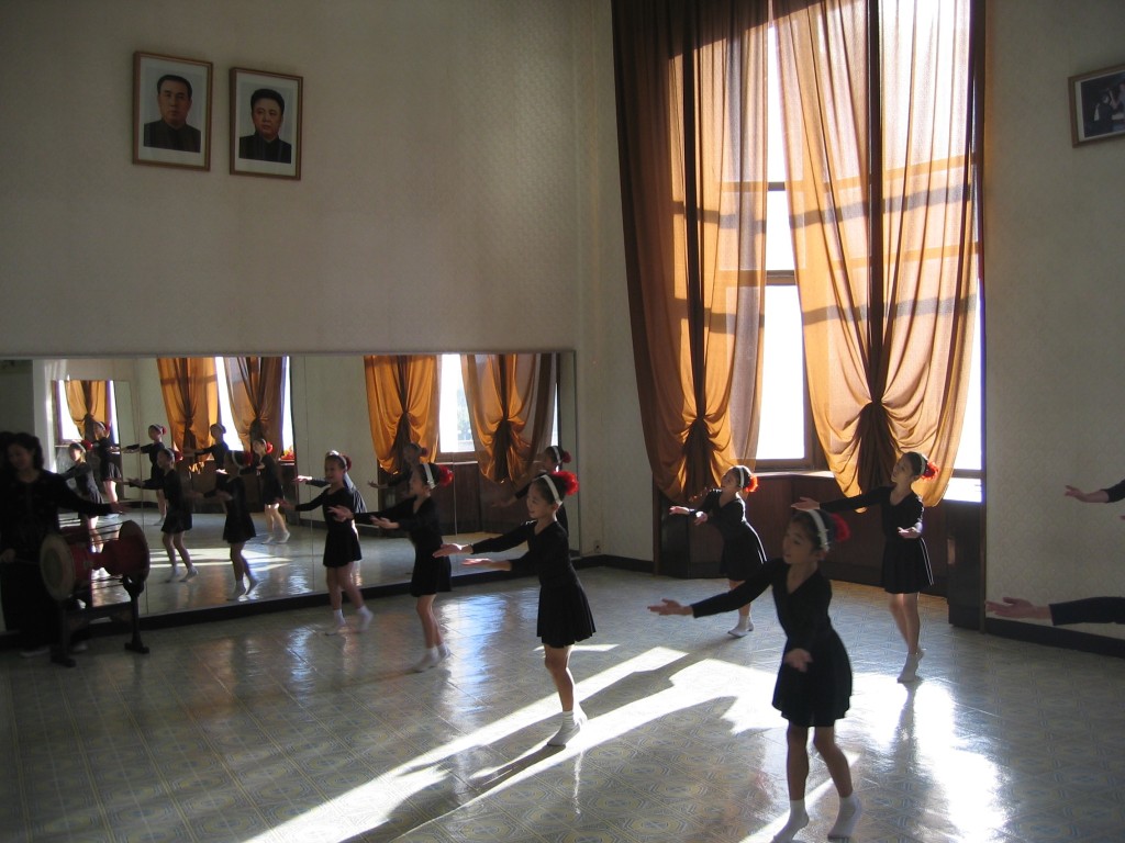 dprk-1557-B-childrens palace