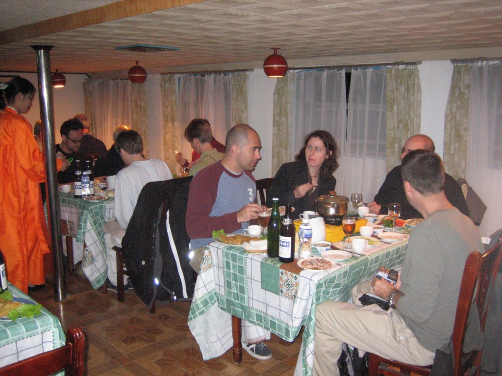 dprk-1617-B-boat restaurant